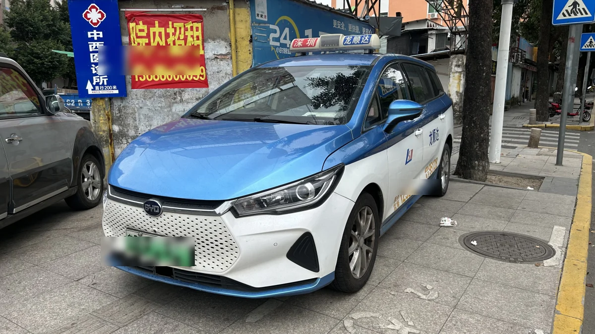 深圳のBYD製タクシー
