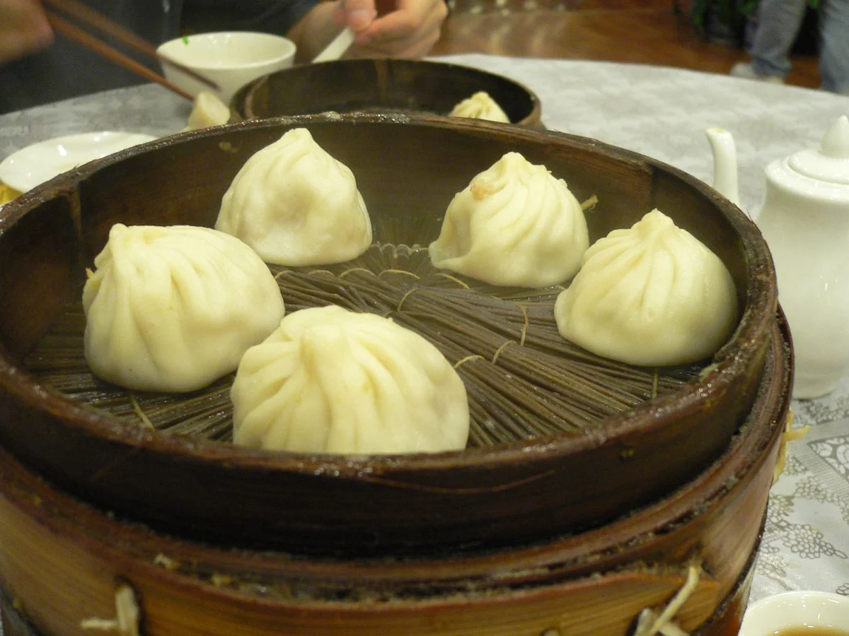 上海名物の小籠包。中国旅行の食費は1日100〜200元（約2,300〜4,600円）が目安